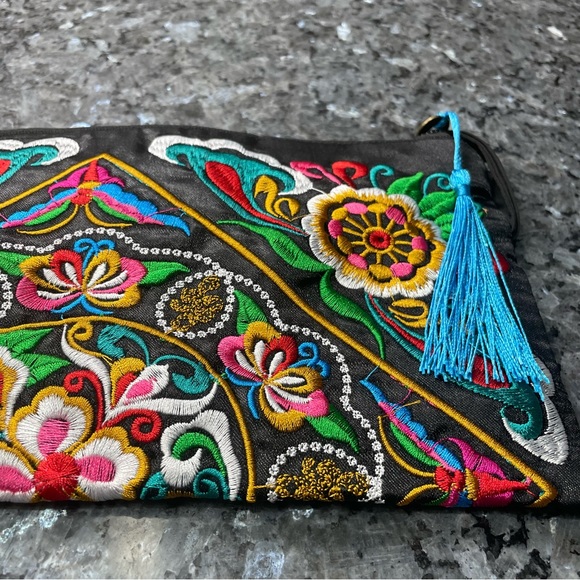 Embroidered Tibetan colorful gesang flower clutch / NWOT - Picture 4 of 8
